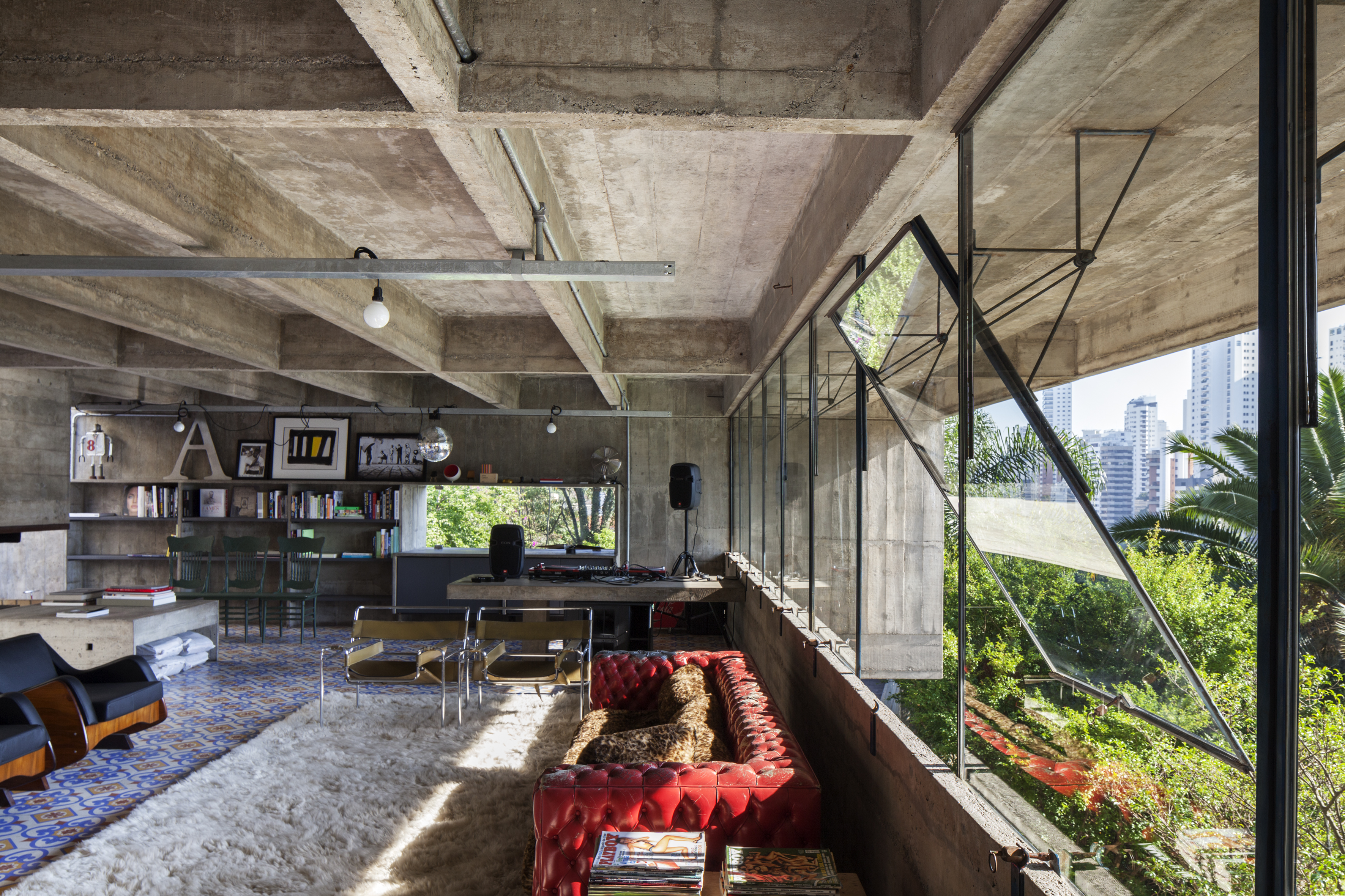 Casa Masetti, detalhe da solução de caixilho [título atribuído]. Fotografia de Leonardo Finotti. 