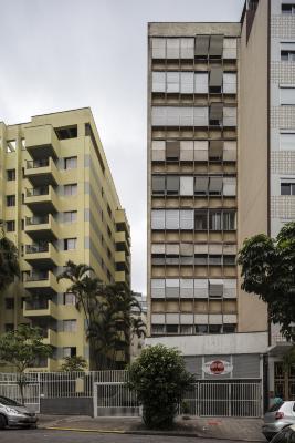 Edifício Maria Borba [título atribuído]. Fotografia de Leonardo Finotti.